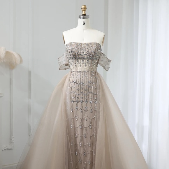 2024 handbeaded long evening / prom gown / dress - Picture 2 of 5